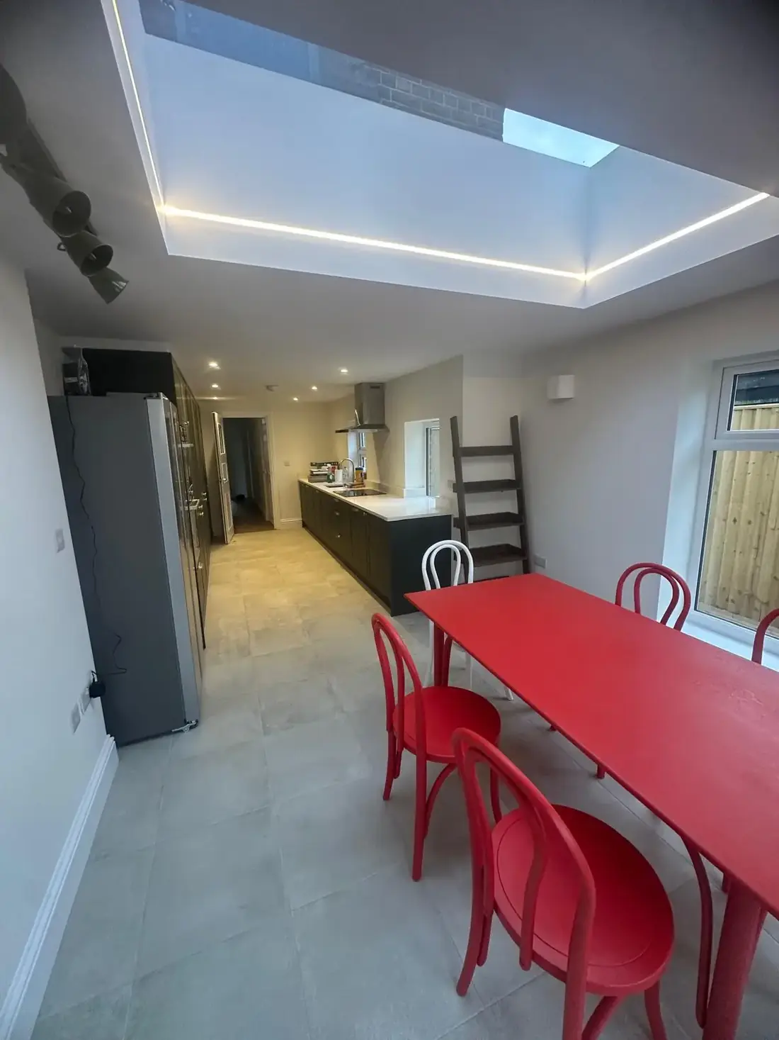 Interior of a garden annexe in Oxford with kitchen and dining space