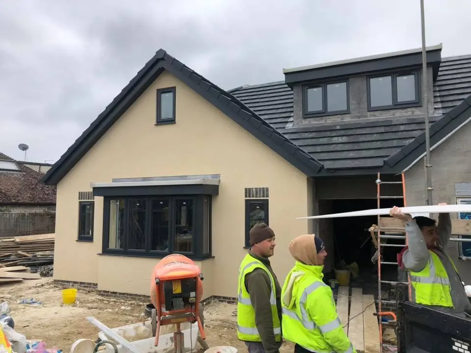 Oxford Builders team working on a single-storey garden building